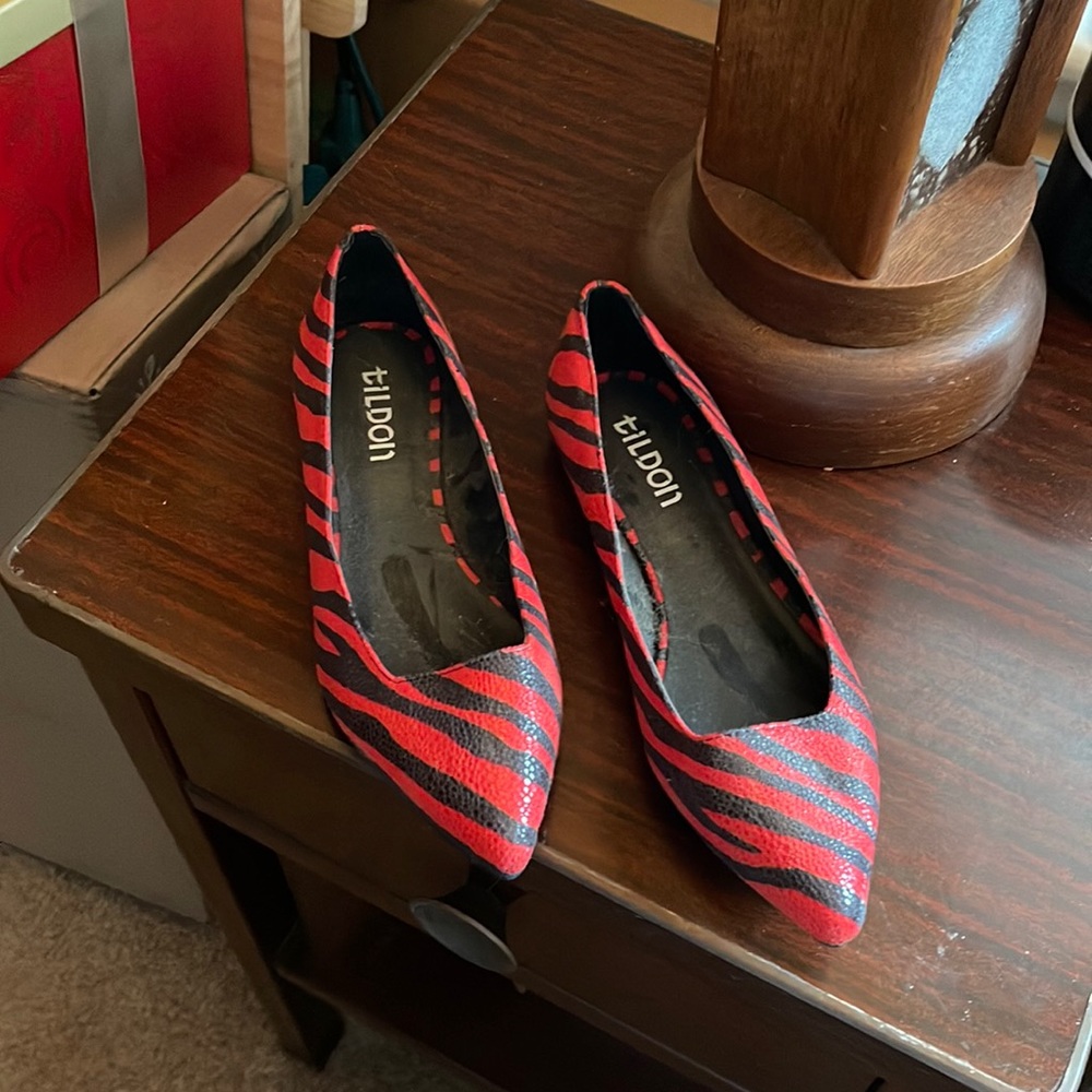 Tilden red/black flats. Mock snake